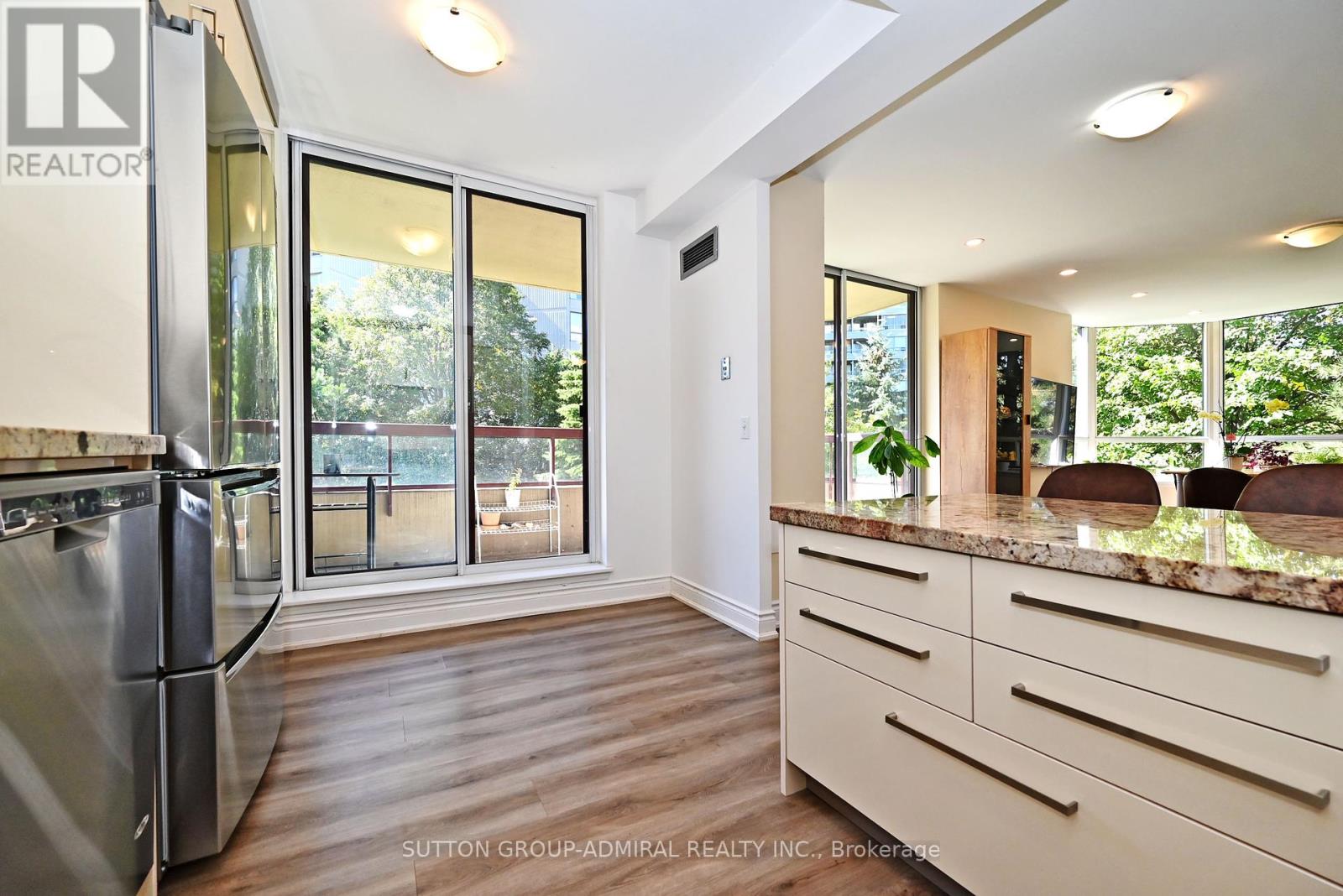 203 - 91 Townsgate Drive, Vaughan (Crestwood-Springfarm-Yorkhill), Ontario  L4J 8E8 - Photo 13 - N12422893