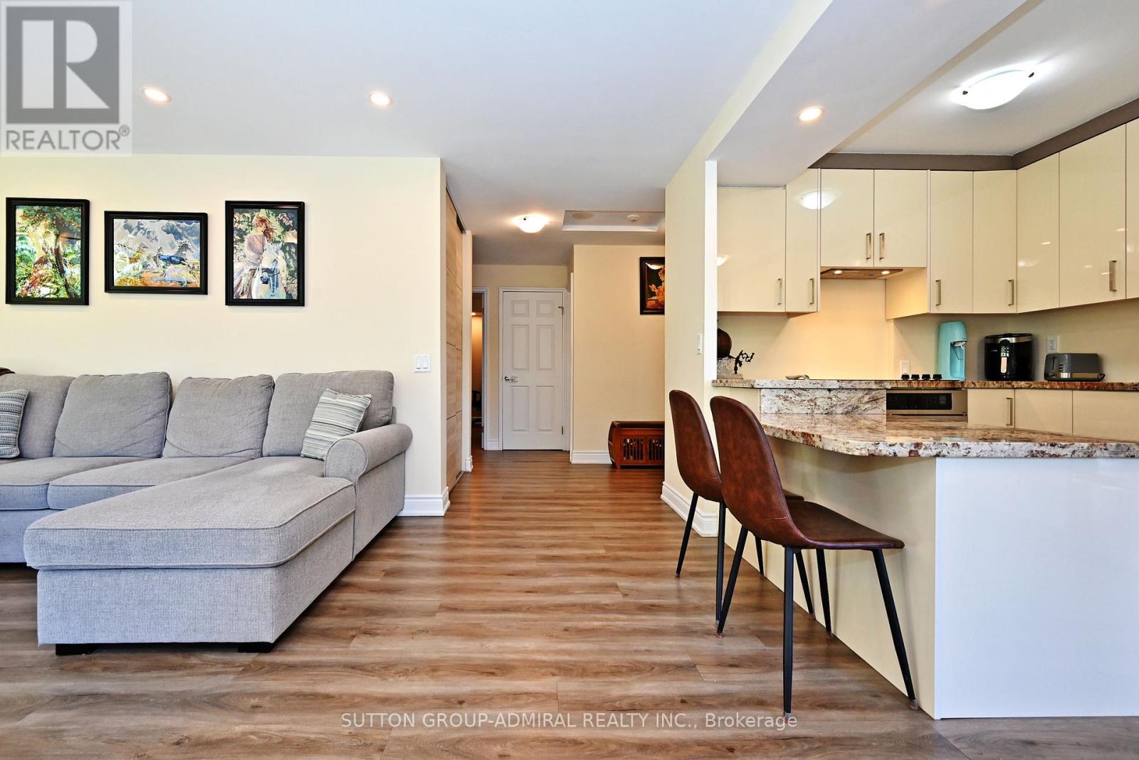 203 - 91 Townsgate Drive, Vaughan (Crestwood-Springfarm-Yorkhill), Ontario  L4J 8E8 - Photo 16 - N12422893