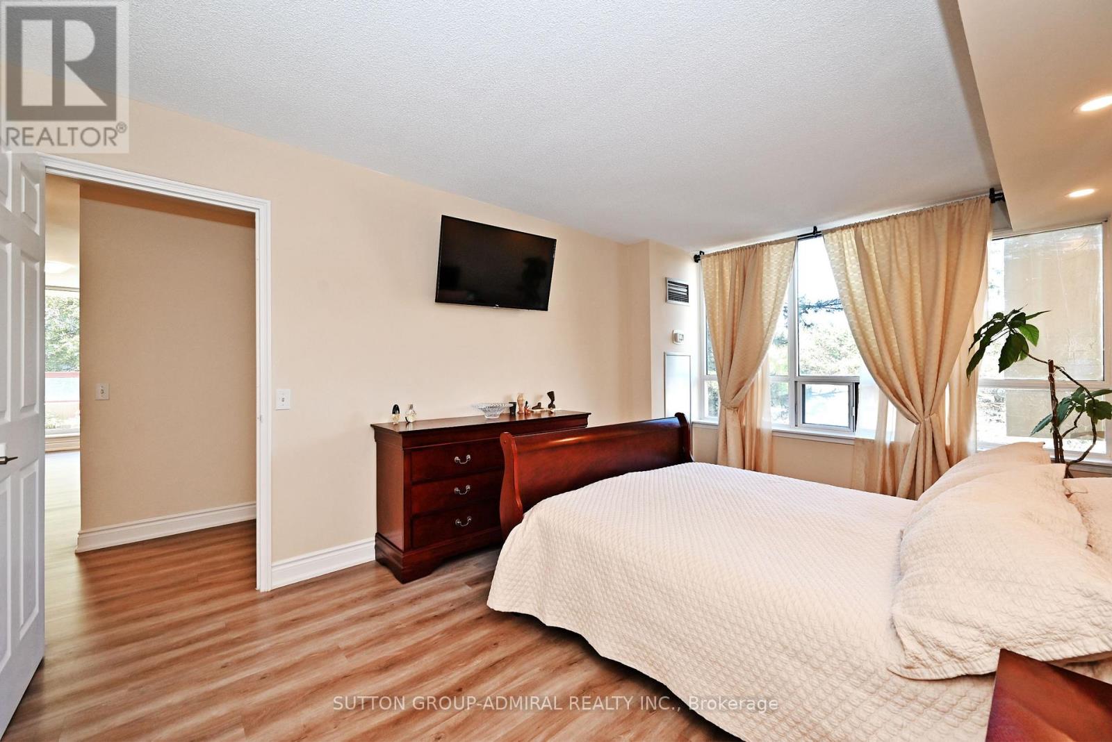 203 - 91 Townsgate Drive, Vaughan (Crestwood-Springfarm-Yorkhill), Ontario  L4J 8E8 - Photo 19 - N12422893