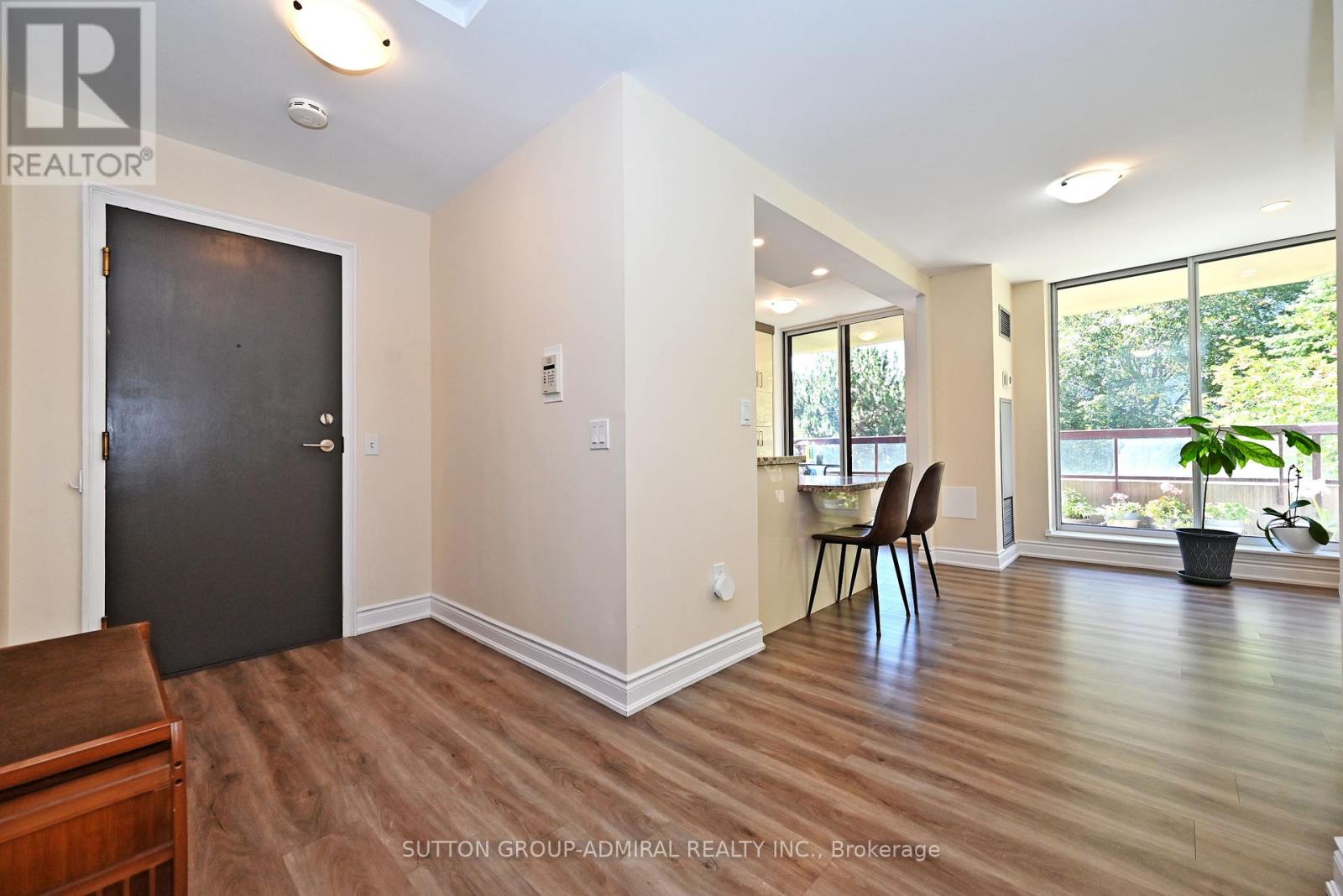 203 - 91 Townsgate Drive, Vaughan (Crestwood-Springfarm-Yorkhill), Ontario  L4J 8E8 - Photo 2 - N12422893