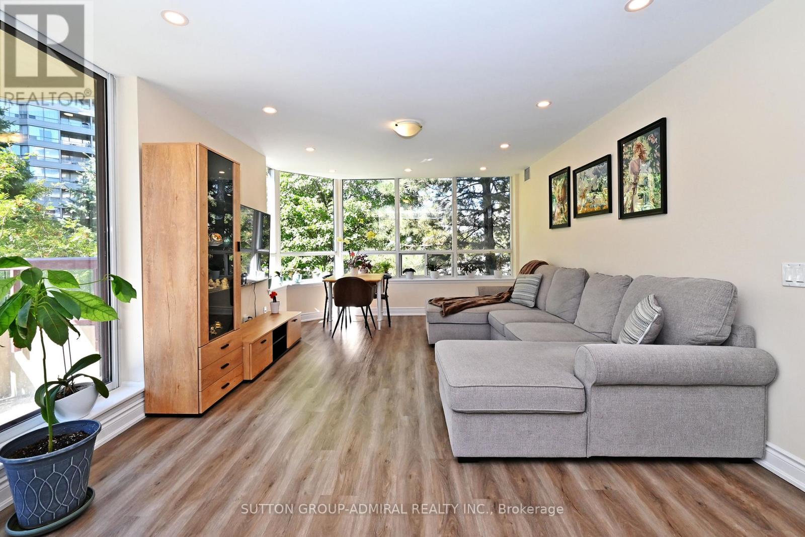 203 - 91 Townsgate Drive, Vaughan (Crestwood-Springfarm-Yorkhill), Ontario  L4J 8E8 - Photo 4 - N12422893