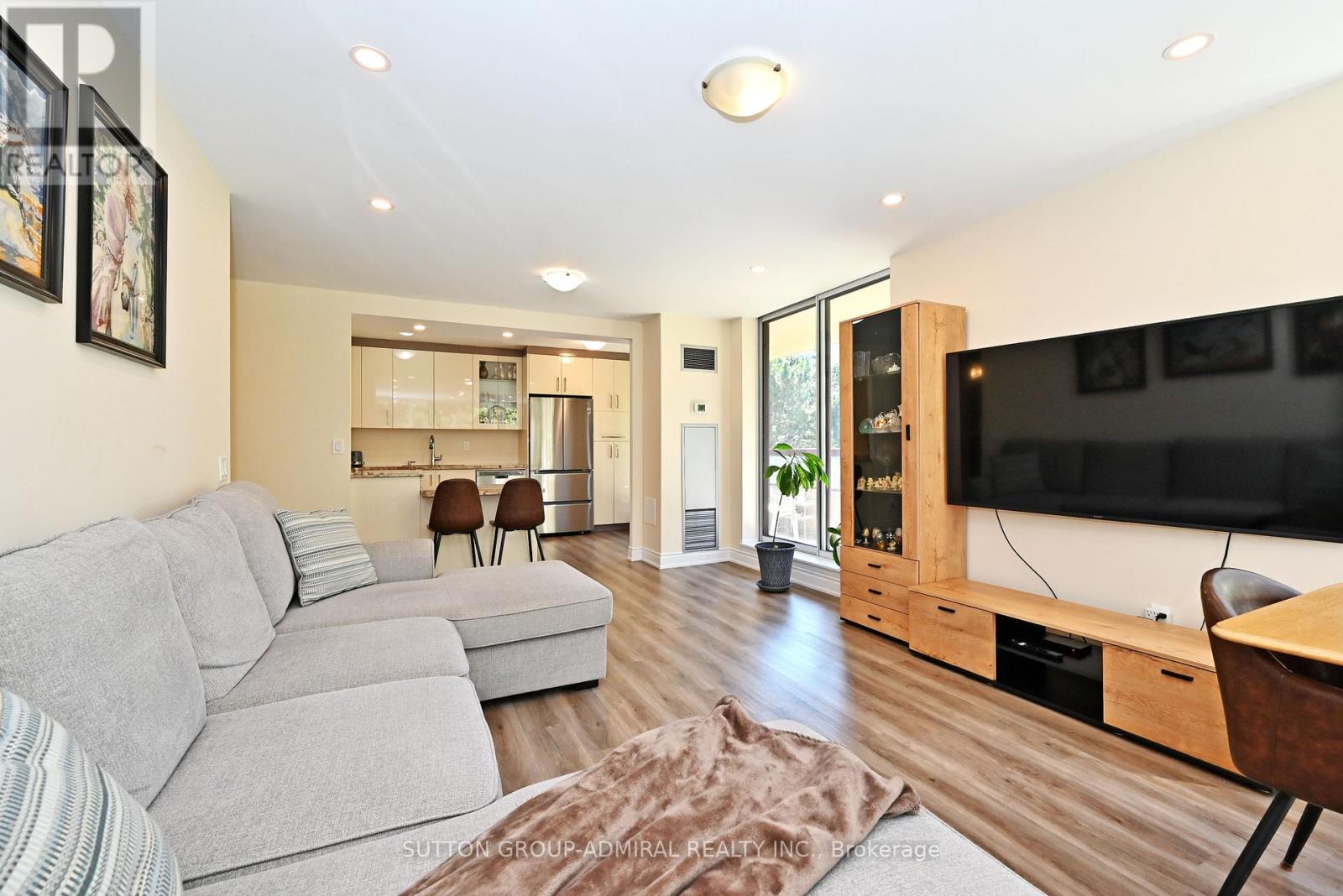 203 - 91 Townsgate Drive, Vaughan (Crestwood-Springfarm-Yorkhill), Ontario  L4J 8E8 - Photo 7 - N12422893
