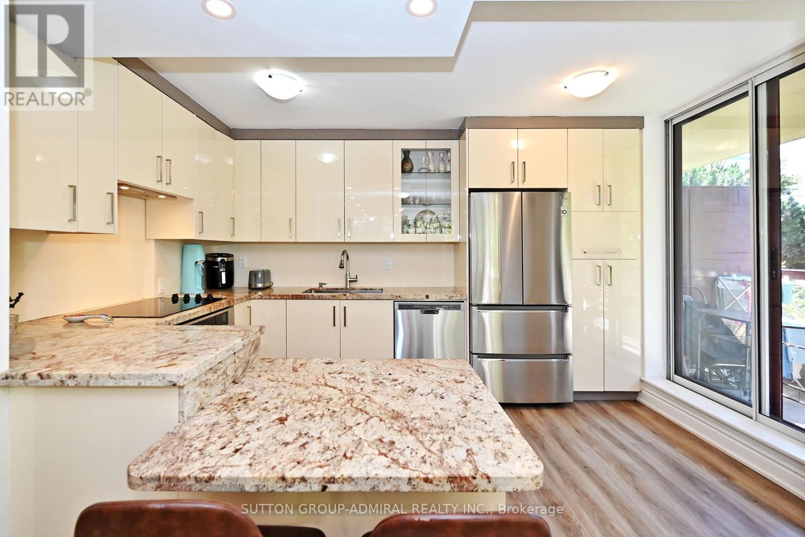 203 - 91 Townsgate Drive, Vaughan (Crestwood-Springfarm-Yorkhill), Ontario  L4J 8E8 - Photo 9 - N12422893