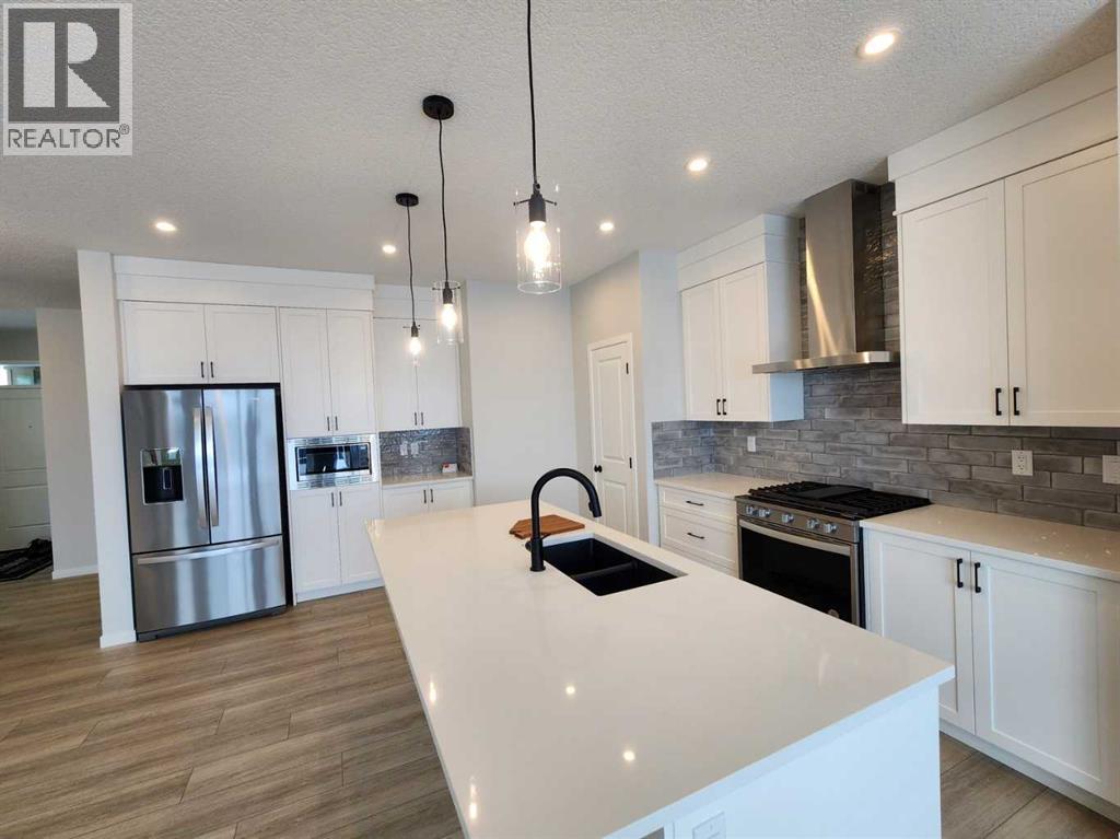86 Lucas Place Nw, Calgary, Alberta  T3P 2E5 - Photo 7 - A2231806