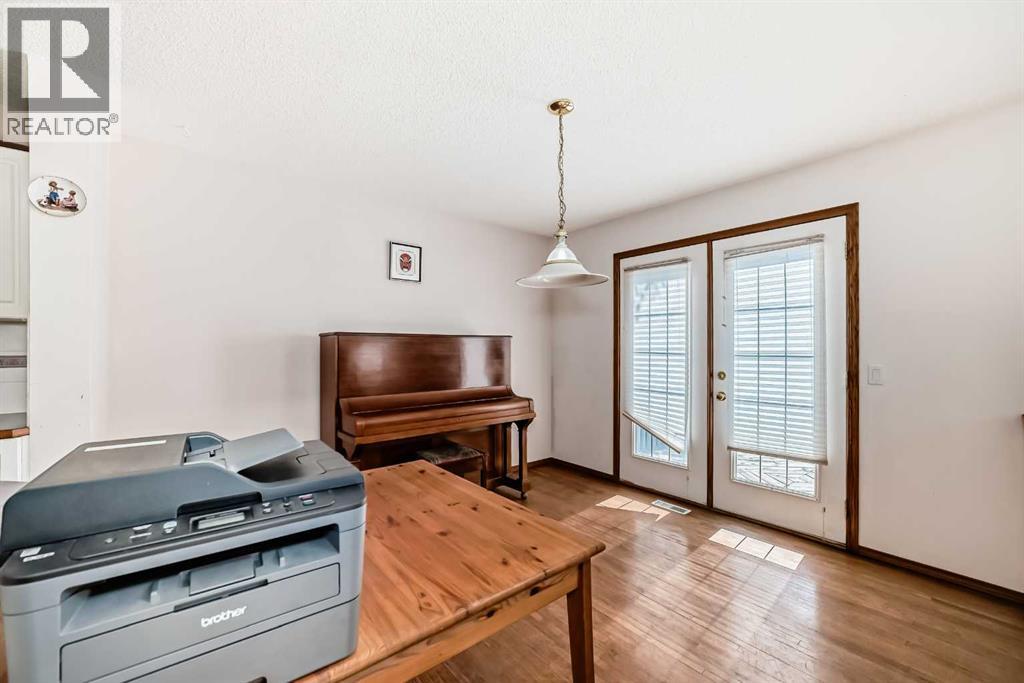 42 Sierra Nevada Green Sw, Calgary, Alberta  T3H 3R1 - Photo 10 - A2232235