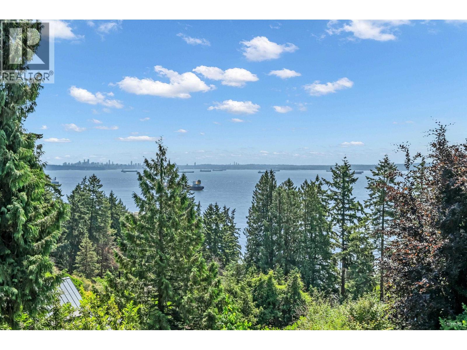 4668 CLOVELLY WALK, West Vancouver, British Columbia