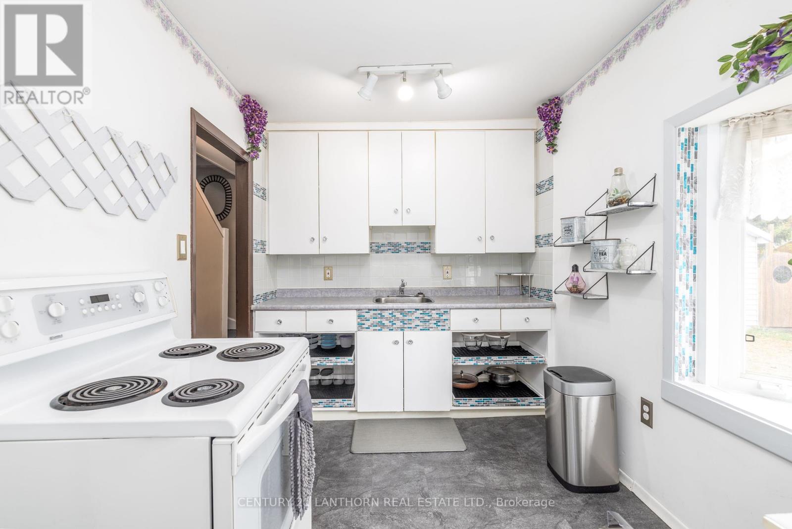 8 Johnson Road, Quinte West, Ontario  K8V 2W7 - Photo 12 - X12422922