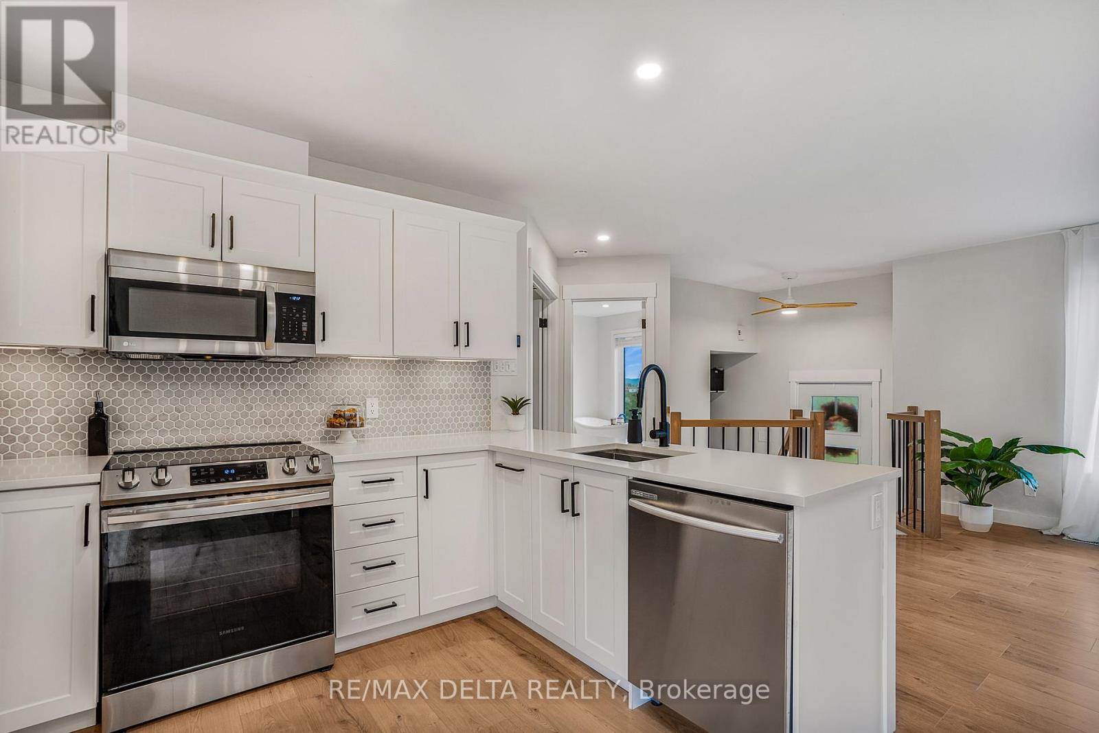 546 Devista Boulevard, Alfred And Plantagenet, Ontario  K0B 1A0 - Photo 11 - X12422943