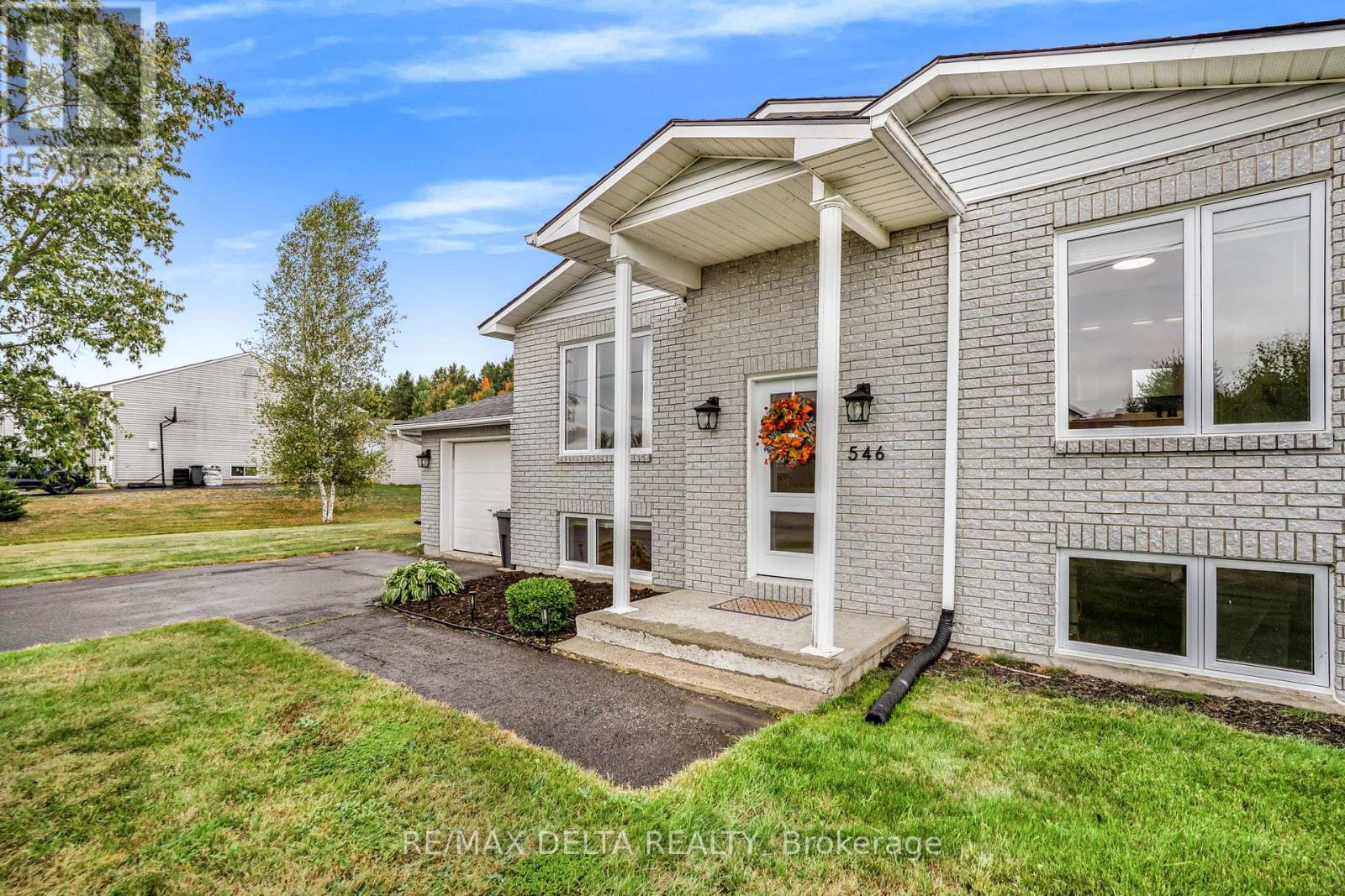 546 Devista Boulevard, Alfred And Plantagenet, Ontario  K0B 1A0 - Photo 3 - X12422943