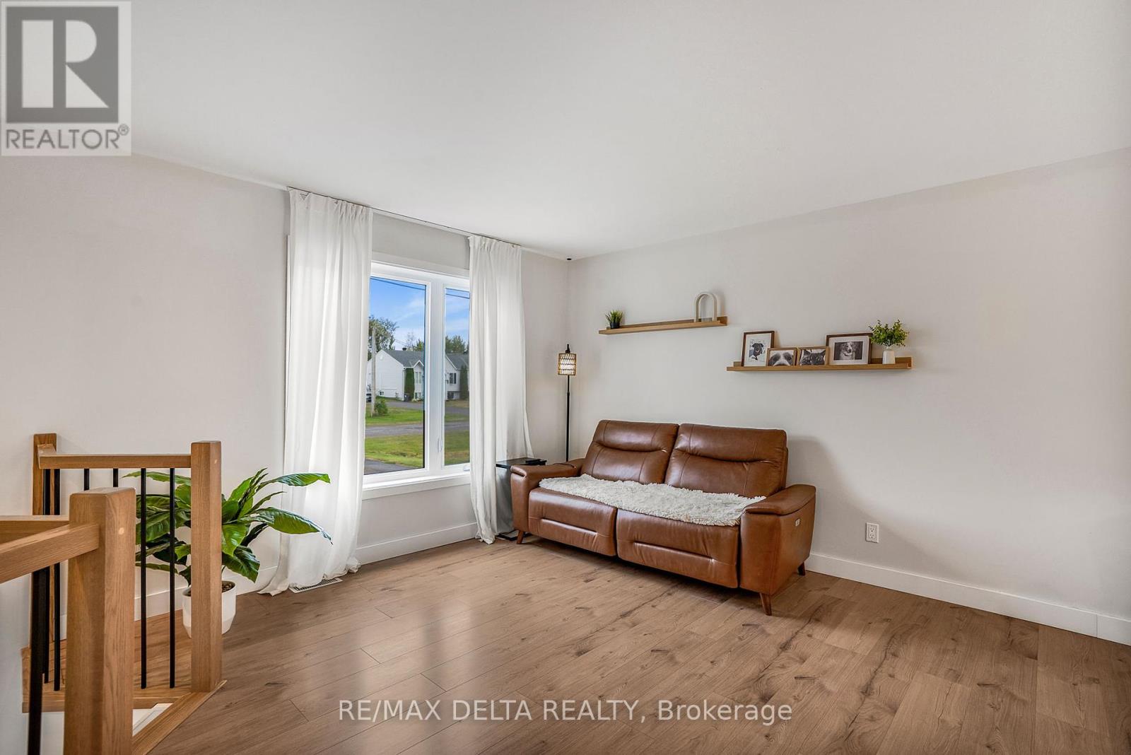 546 Devista Boulevard, Alfred And Plantagenet, Ontario  K0B 1A0 - Photo 5 - X12422943