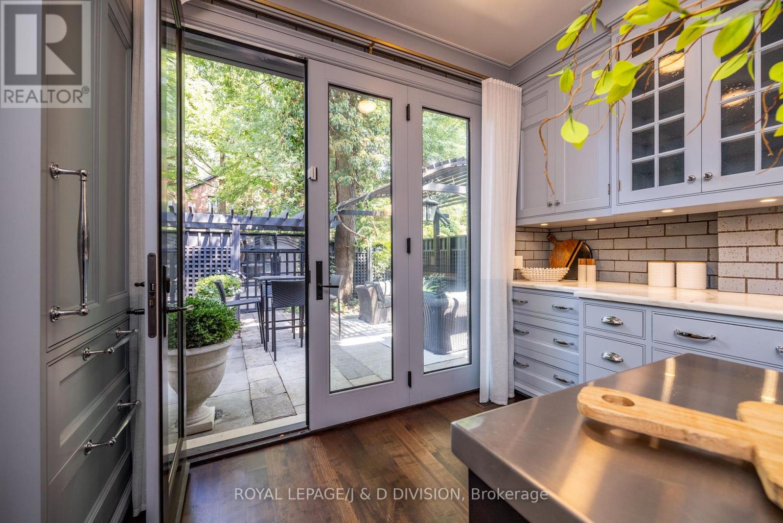 36 Boswell Avenue, Toronto, Ontario  M5R 1M4 - Photo 13 - C12421167