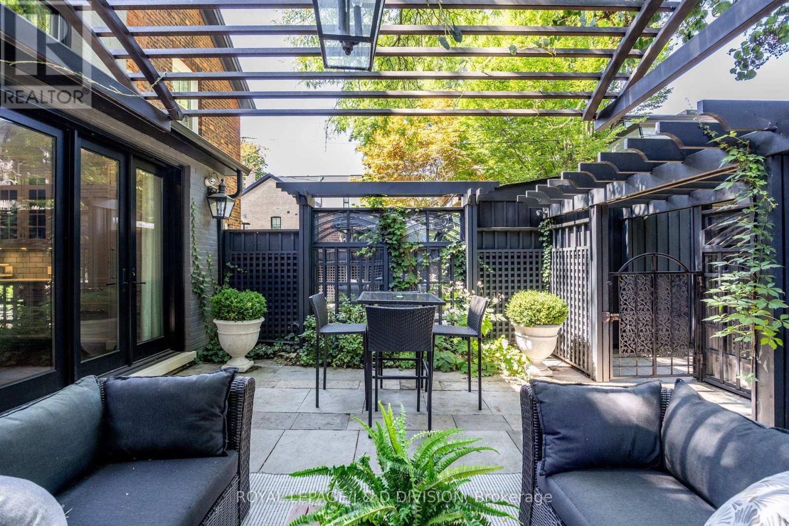 36 Boswell Avenue, Toronto, Ontario  M5R 1M4 - Photo 37 - C12421167