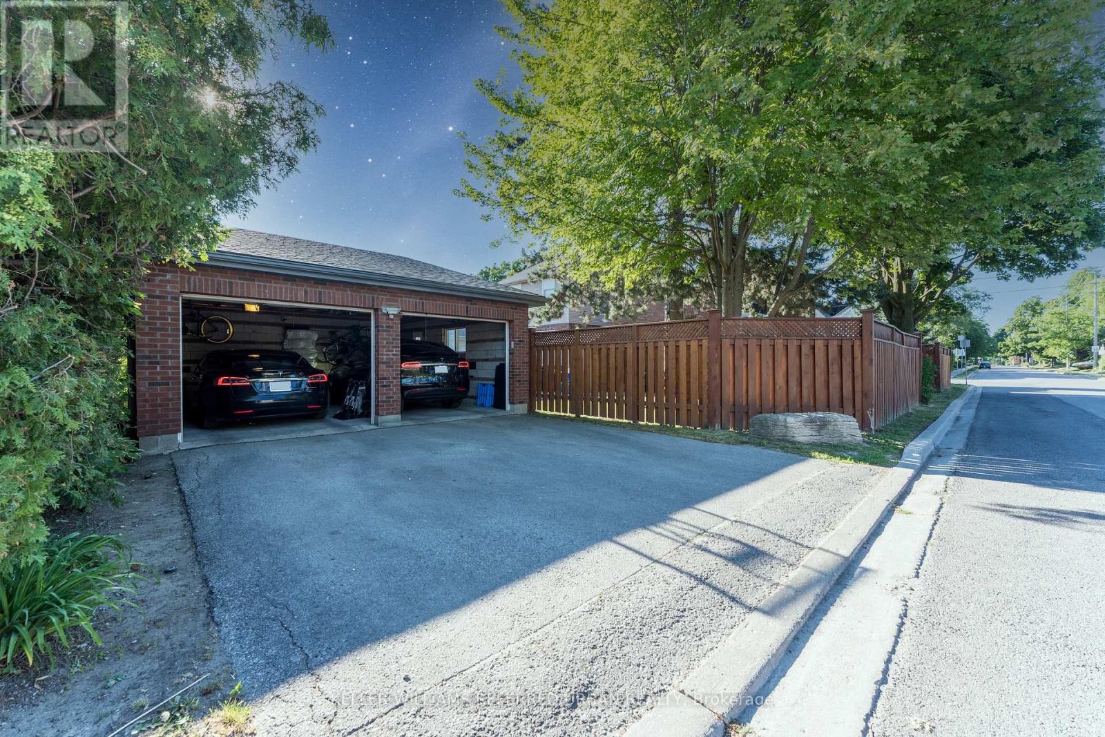 96 Glenvale Boulevard, Toronto (Leaside), Ontario  M4G 2V9 - Photo 3 - C12422910