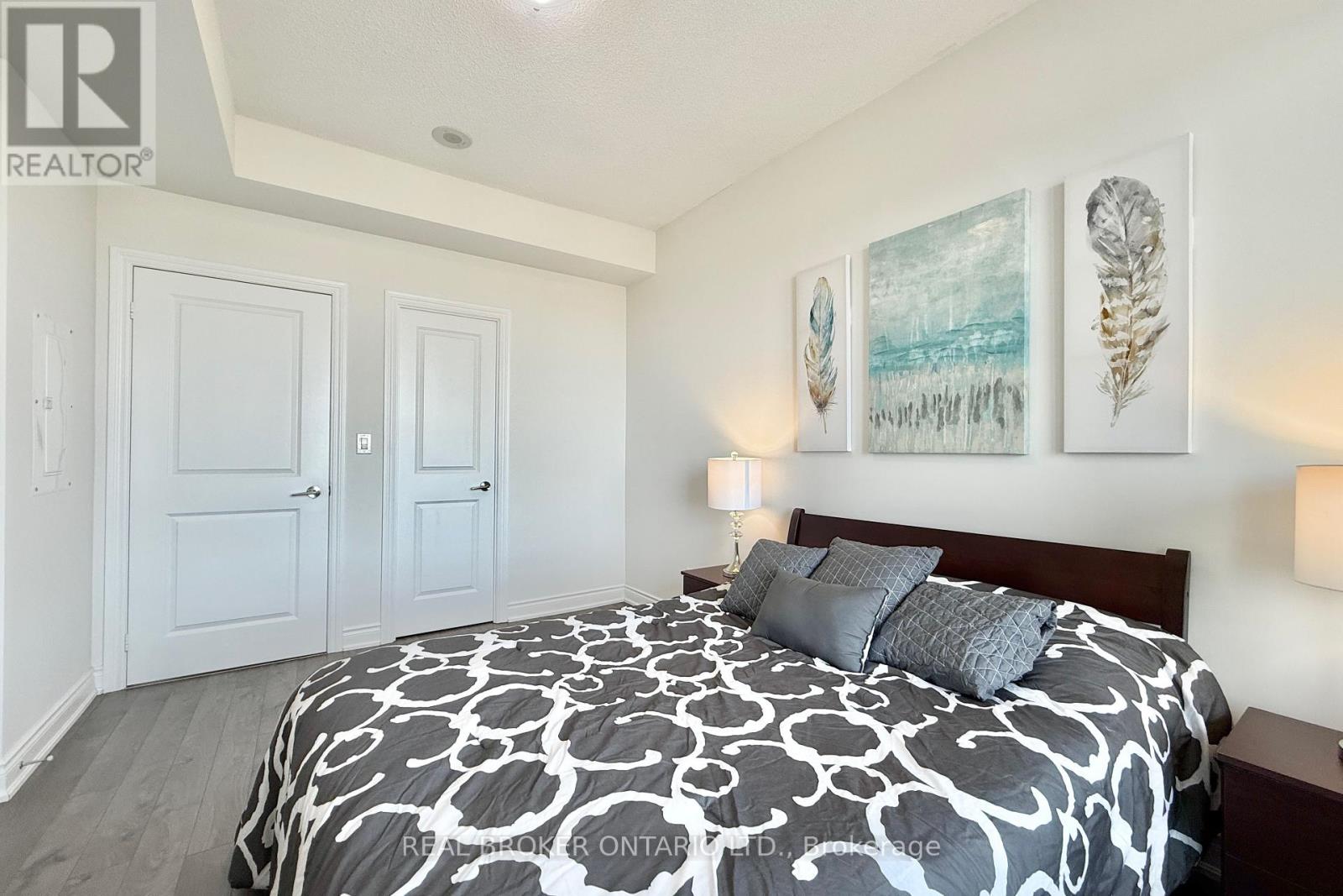 1018 - 325 South Park Road, Markham (Commerce Valley), Ontario  L3T 0B7 - Photo 11 - N12422925