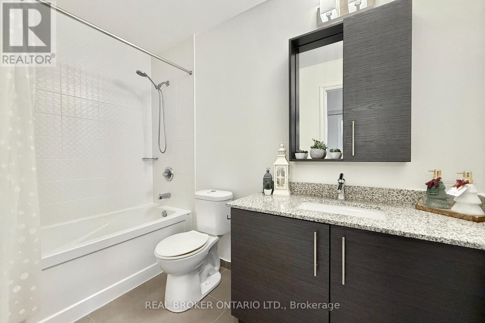 1018 - 325 South Park Road, Markham (Commerce Valley), Ontario  L3T 0B7 - Photo 14 - N12422925