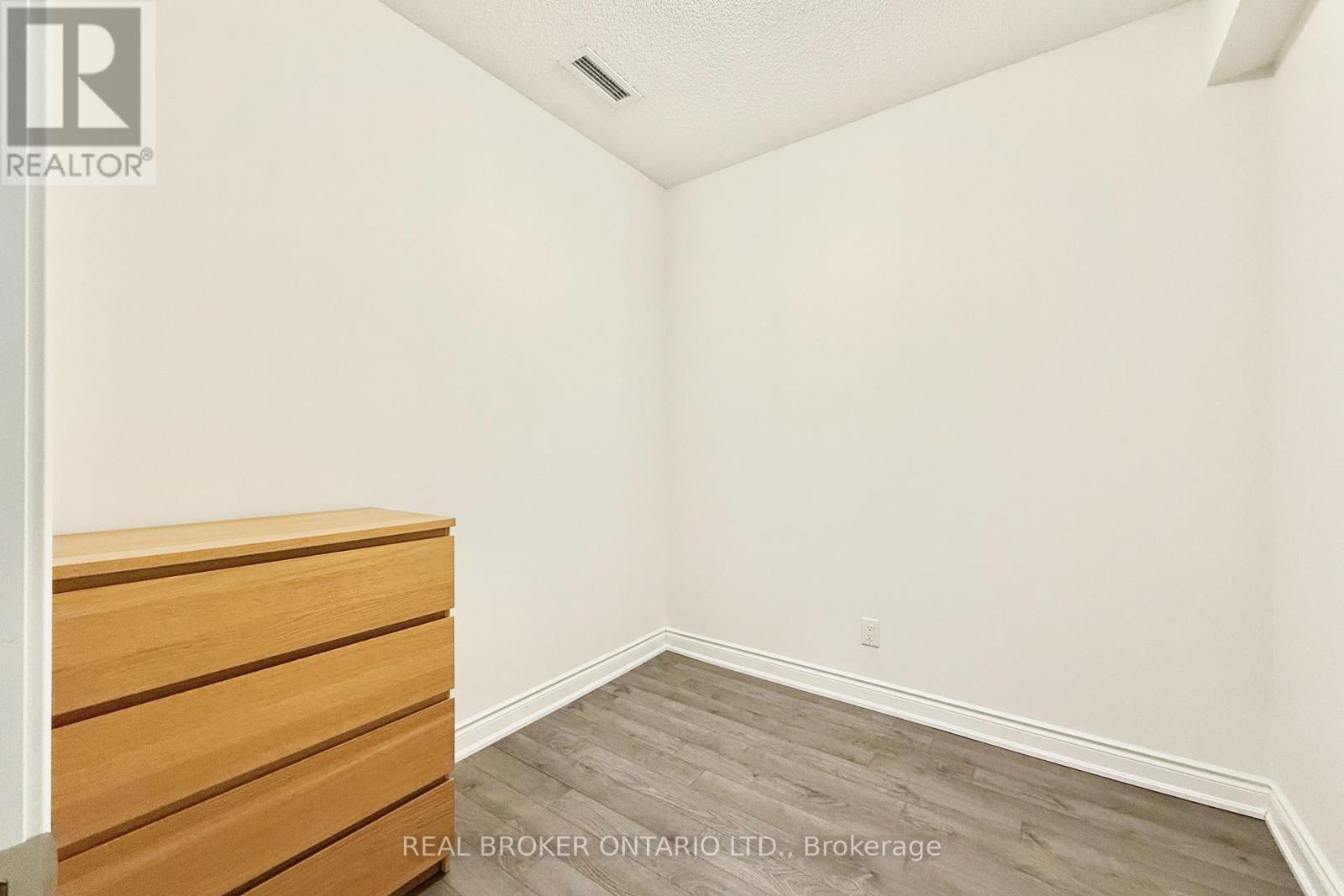 1018 - 325 South Park Road, Markham (Commerce Valley), Ontario  L3T 0B7 - Photo 19 - N12422925