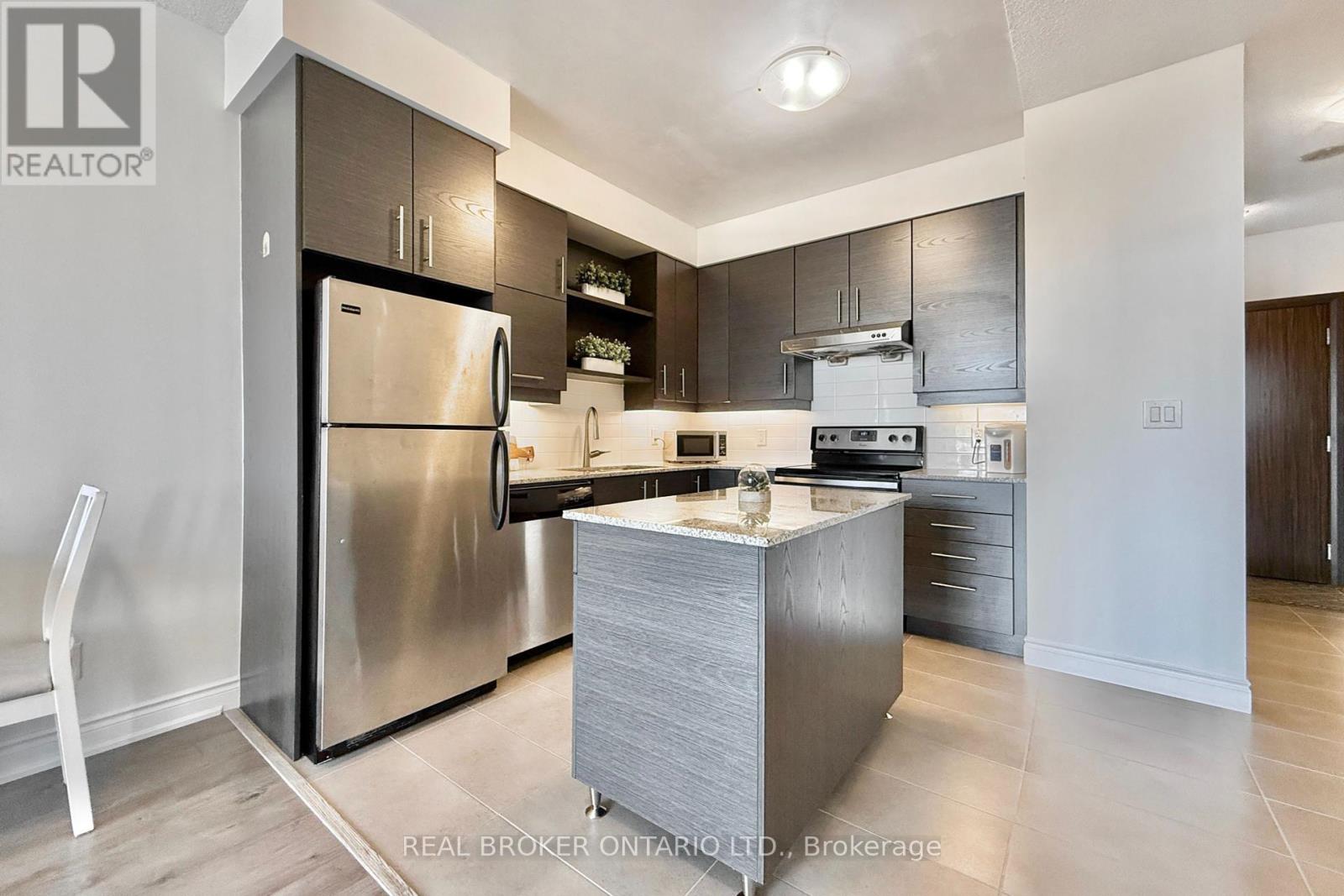 1018 - 325 South Park Road, Markham (Commerce Valley), Ontario  L3T 0B7 - Photo 2 - N12422925