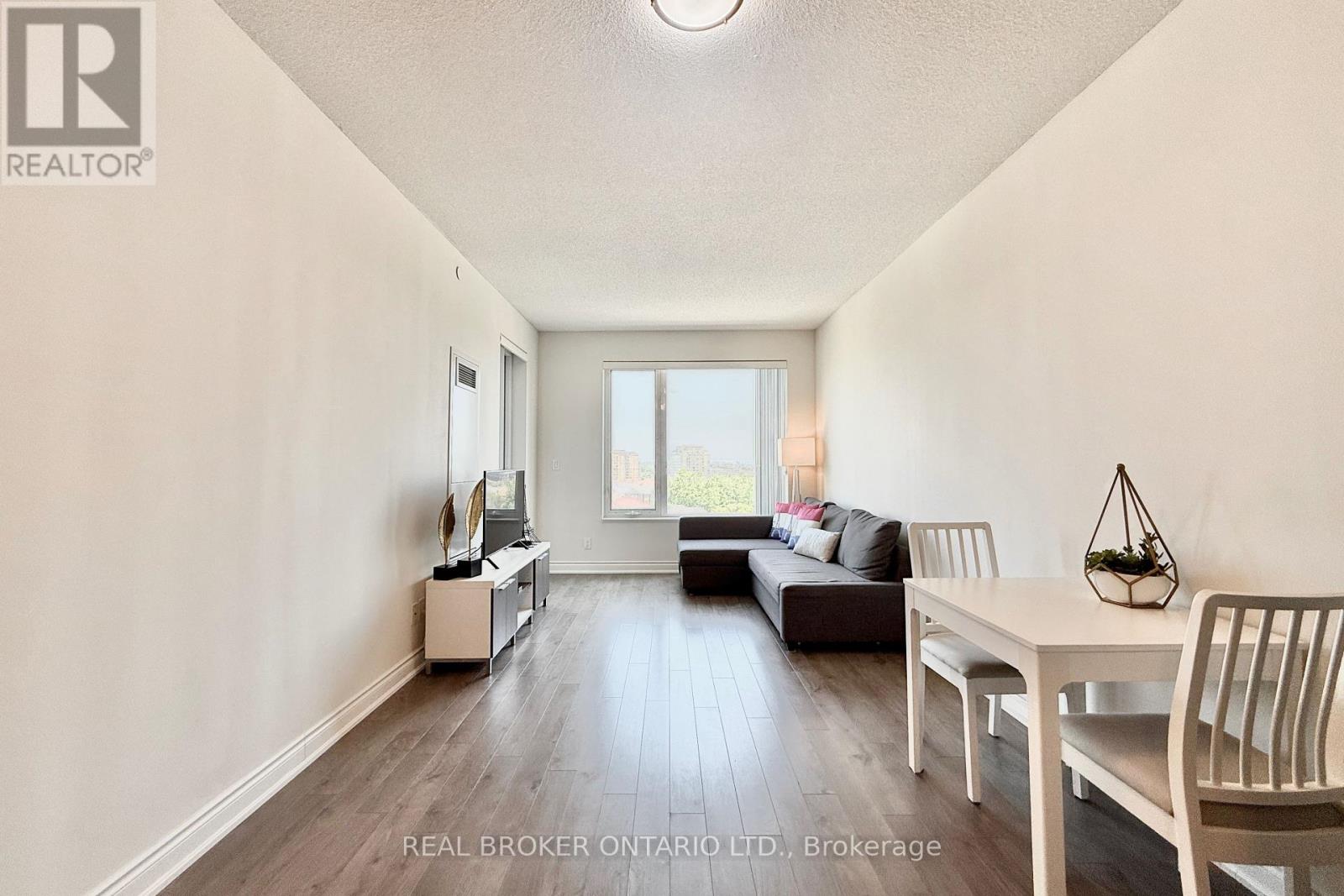 1018 - 325 South Park Road, Markham (Commerce Valley), Ontario  L3T 0B7 - Photo 6 - N12422925