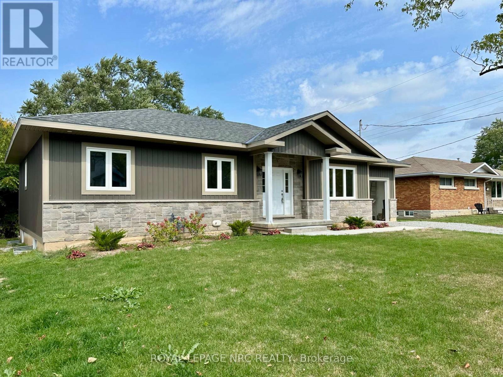 17 Glenbarr Road, St. Catharines, Ontario  L2T 1Y2 - Photo 2 - X12419320