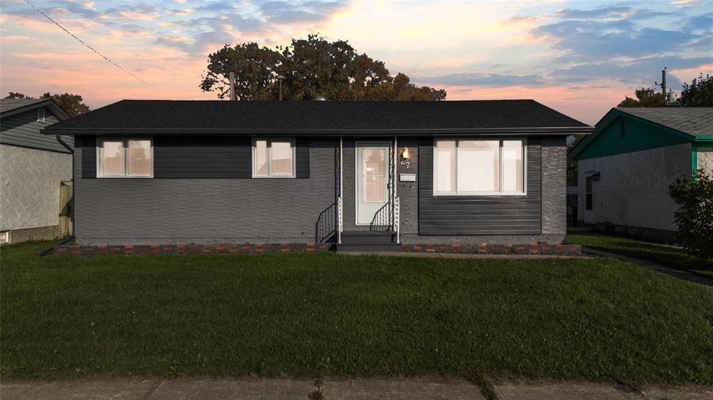 27 Ellington Street, Winnipeg, Manitoba  R2R 0T6 - Photo 1 - 202524995