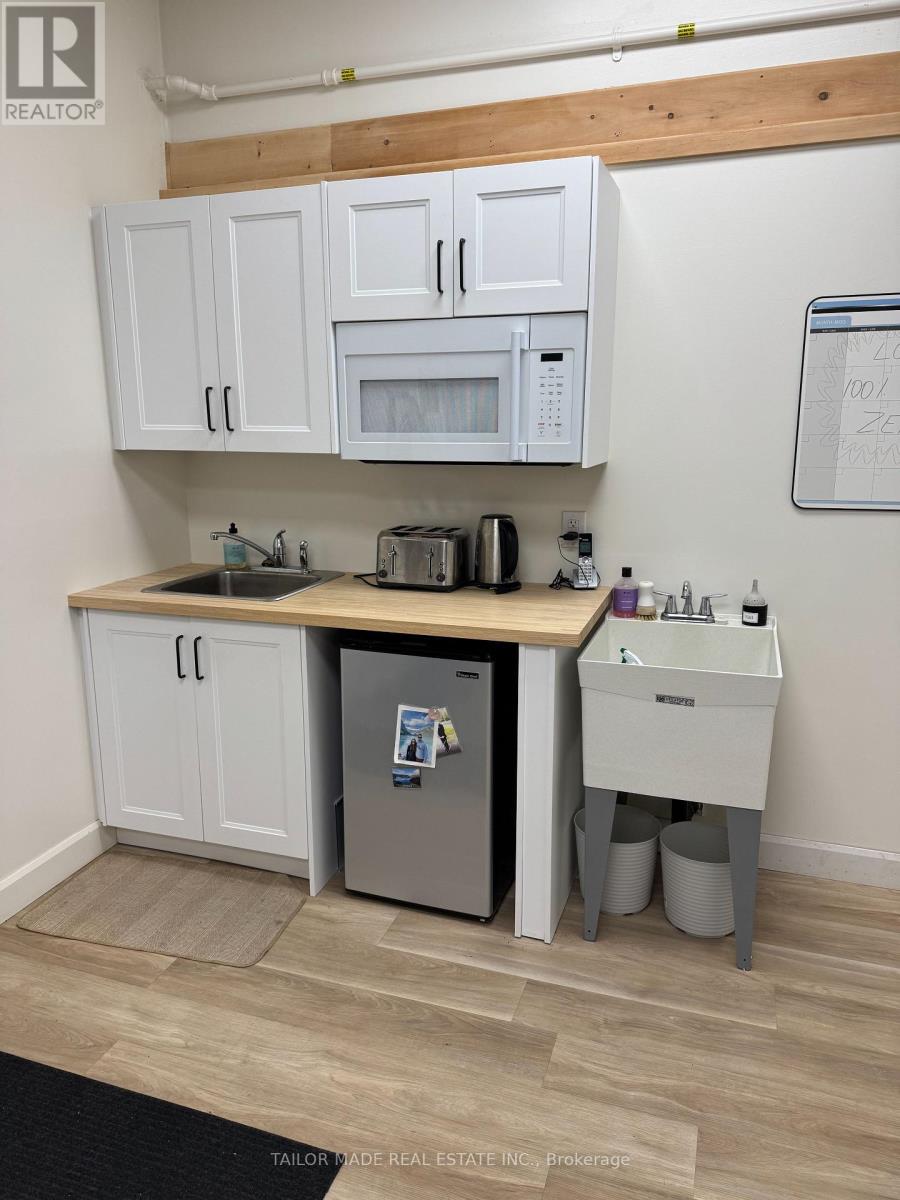 Unit B - 308b Queen Street S, Caledon (Bolton West), Ontario  L7E 4Z9 - Photo 11 - W12422920