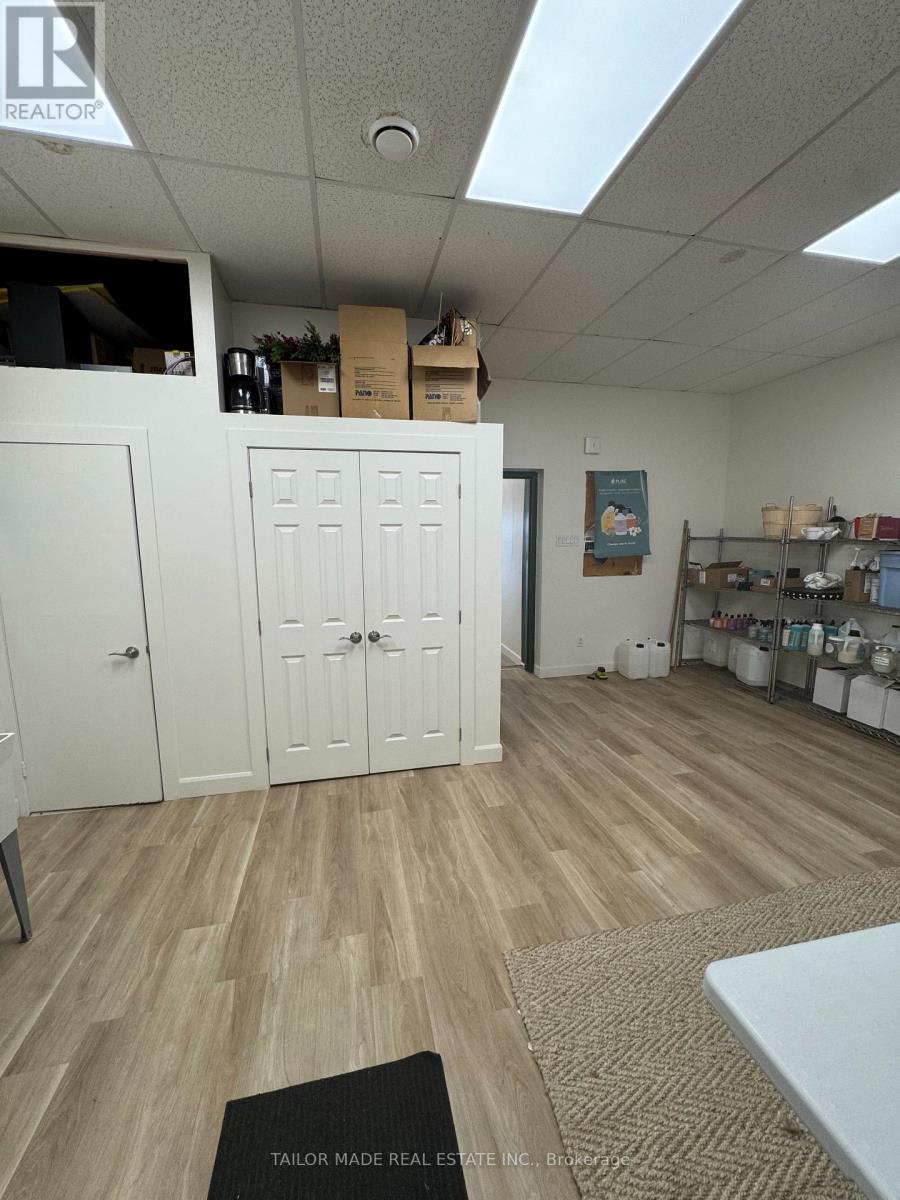 Unit B - 308b Queen Street S, Caledon (Bolton West), Ontario  L7E 4Z9 - Photo 12 - W12422920