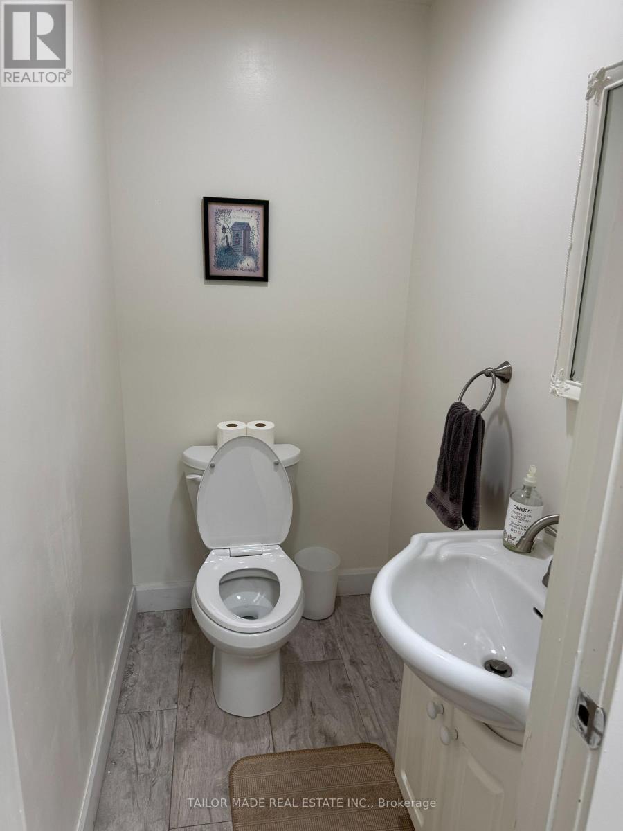 Unit B - 308b Queen Street S, Caledon (Bolton West), Ontario  L7E 4Z9 - Photo 13 - W12422920