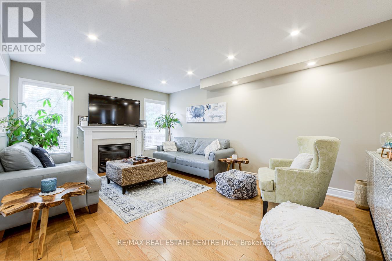 3950 Burdette Terrace, Mississauga, Ontario  L5M 0J2 - Photo 10 - W12422921