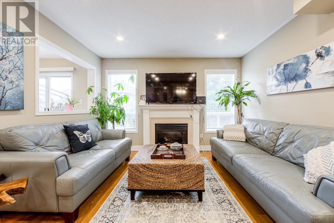 3950 Burdette Terrace, Mississauga, Ontario  L5M 0J2 - Photo 12 - W12422921