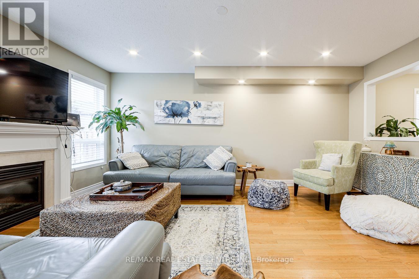 3950 Burdette Terrace, Mississauga, Ontario  L5M 0J2 - Photo 16 - W12422921