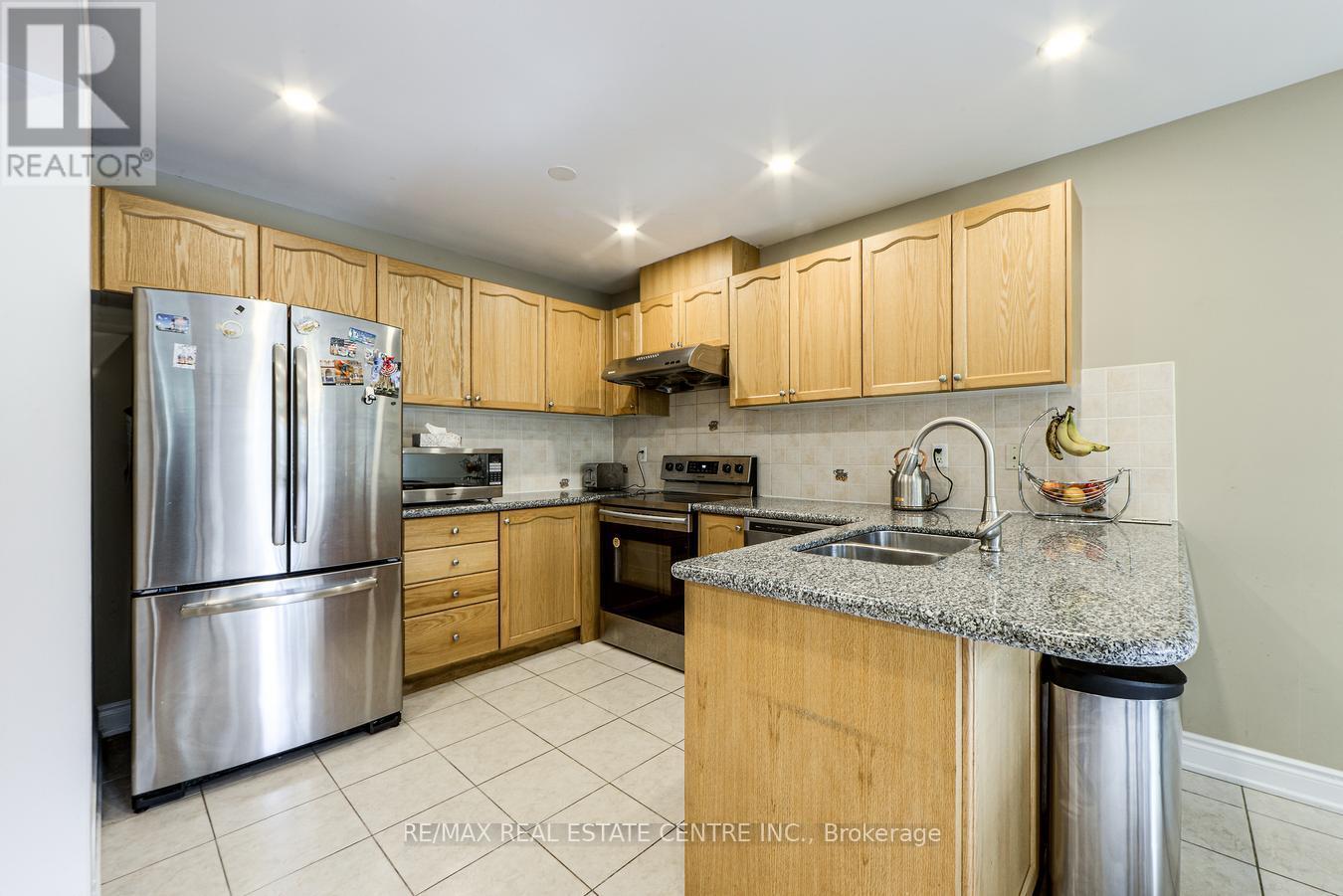 3950 Burdette Terrace, Mississauga, Ontario  L5M 0J2 - Photo 17 - W12422921