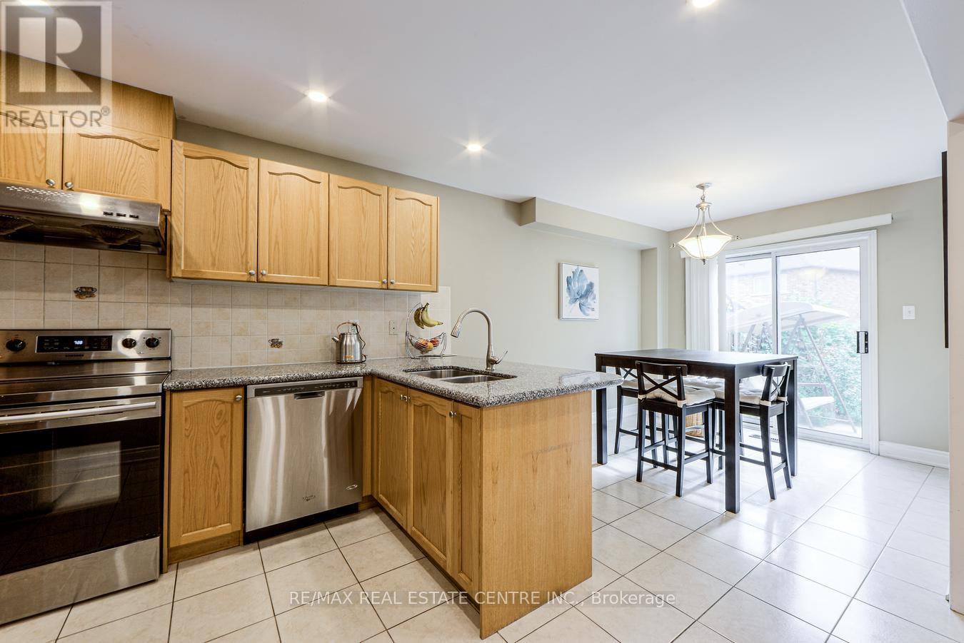 3950 Burdette Terrace, Mississauga, Ontario  L5M 0J2 - Photo 19 - W12422921