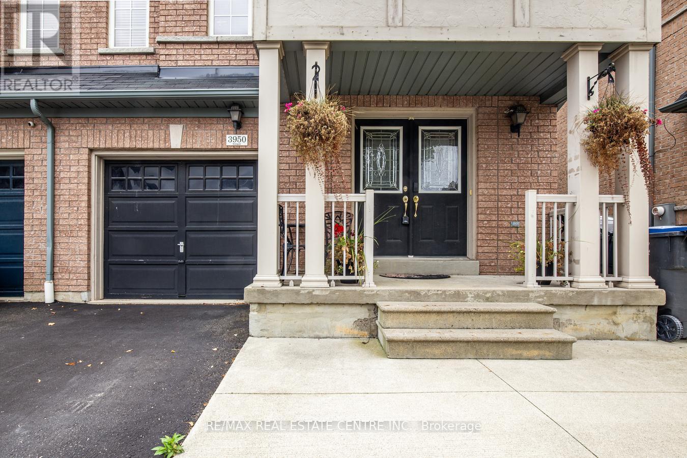 3950 Burdette Terrace, Mississauga, Ontario  L5M 0J2 - Photo 2 - W12422921