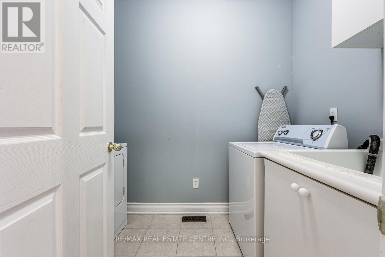 3950 Burdette Terrace, Mississauga, Ontario  L5M 0J2 - Photo 23 - W12422921