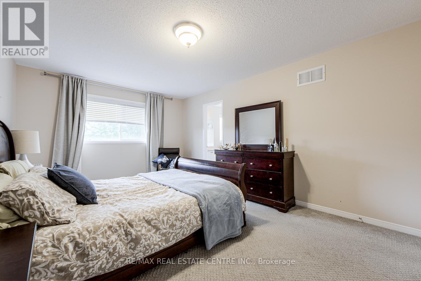 3950 Burdette Terrace, Mississauga, Ontario  L5M 0J2 - Photo 27 - W12422921