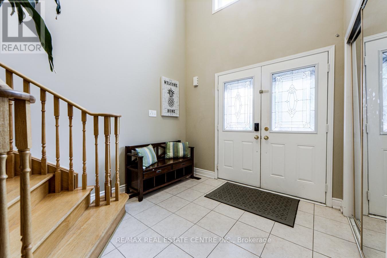 3950 Burdette Terrace, Mississauga, Ontario  L5M 0J2 - Photo 3 - W12422921