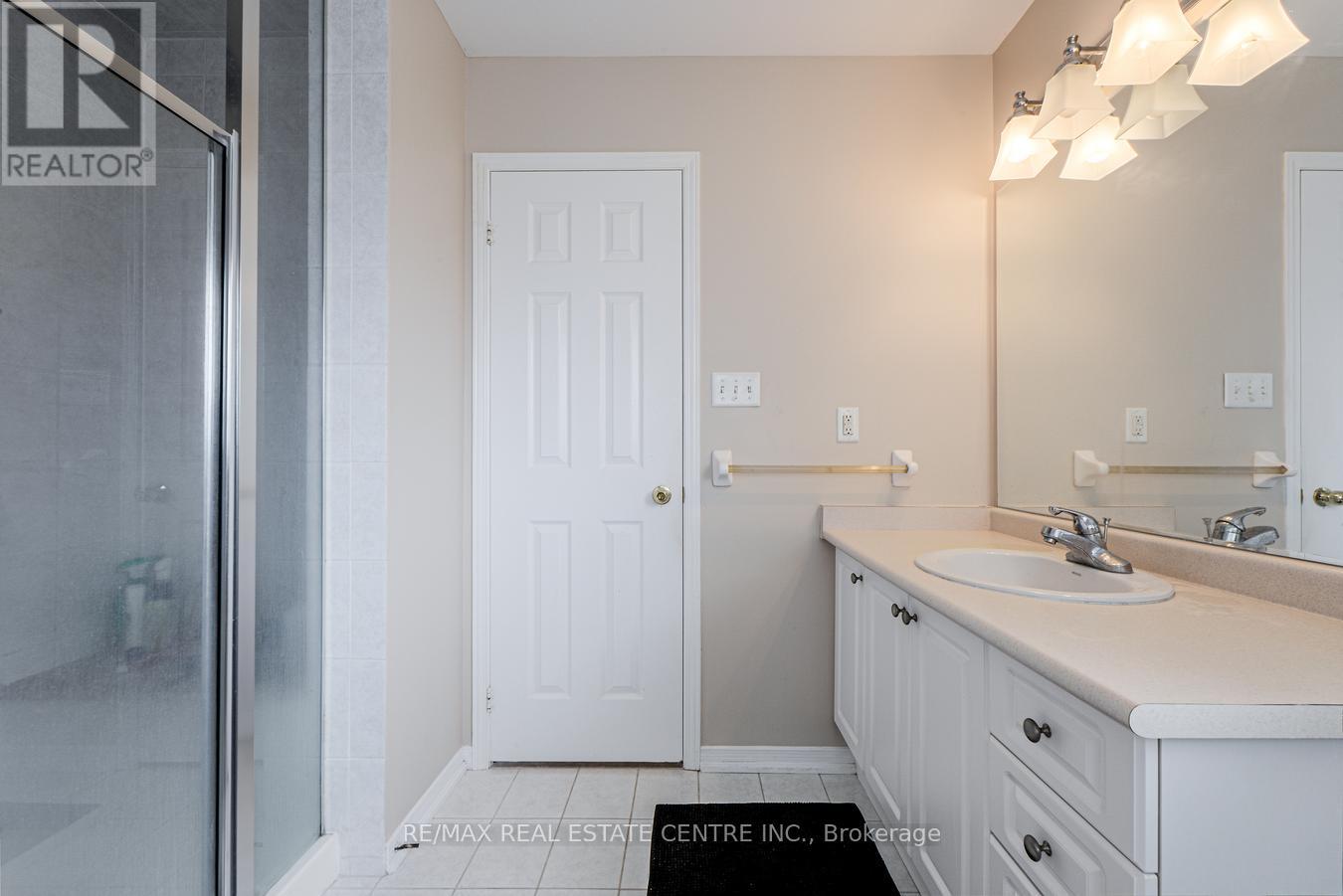 3950 Burdette Terrace, Mississauga, Ontario  L5M 0J2 - Photo 30 - W12422921