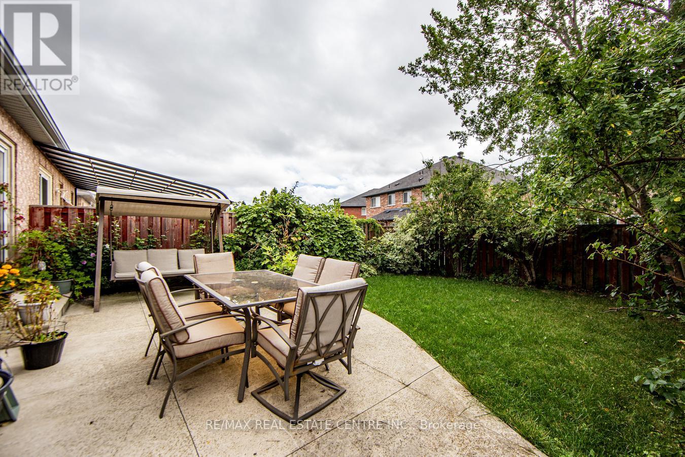 3950 Burdette Terrace, Mississauga, Ontario  L5M 0J2 - Photo 37 - W12422921