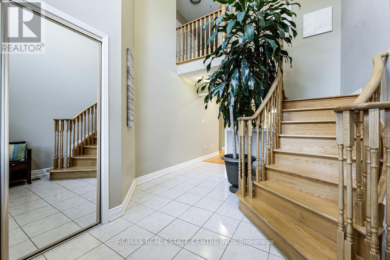 3950 Burdette Terrace, Mississauga, Ontario  L5M 0J2 - Photo 4 - W12422921