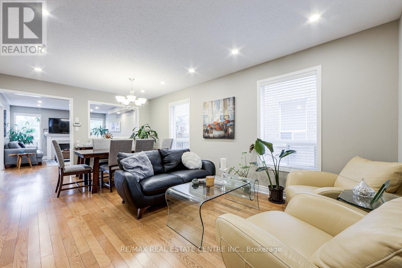 3950 Burdette Terrace, Mississauga, Ontario  L5M 0J2 - Photo 5 - W12422921