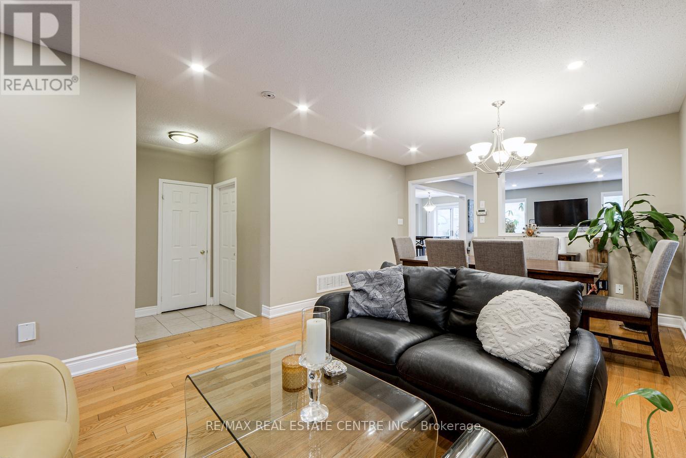 3950 Burdette Terrace, Mississauga, Ontario  L5M 0J2 - Photo 7 - W12422921