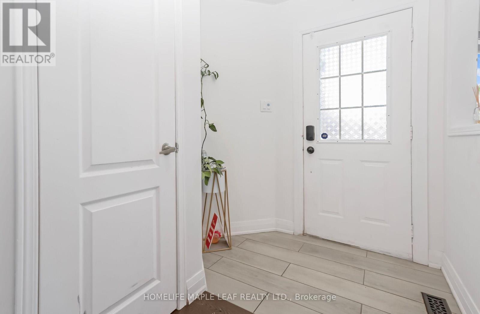 3127 Pendleton Road, Mississauga, Ontario  L5N 7C6 - Photo 3 - W12422935