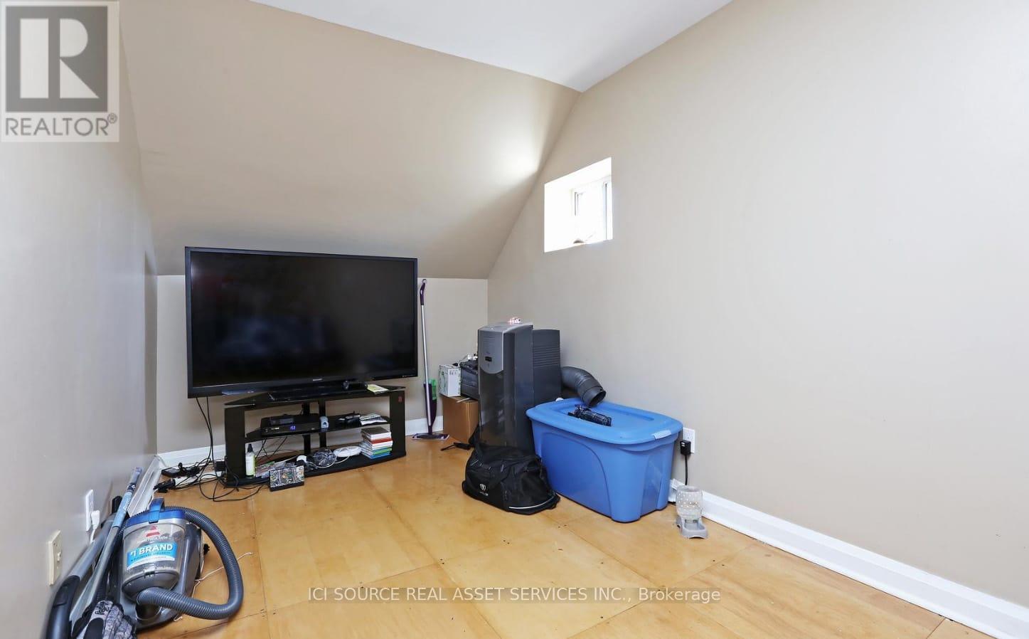 3 - 224 Jones Avenue, Toronto, Ontario  M4M 3A3 - Photo 4 - E12422969