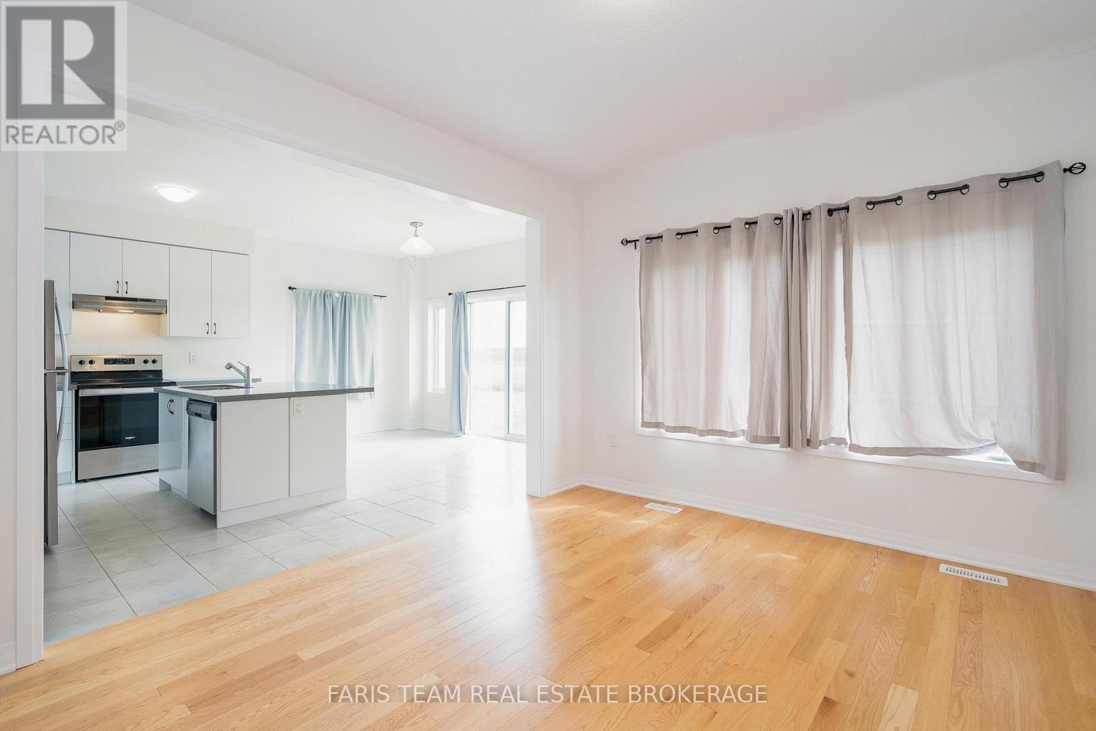 1359 Broderick Street, Innisfil, Ontario  L9S 0P5 - Photo 11 - N12422966