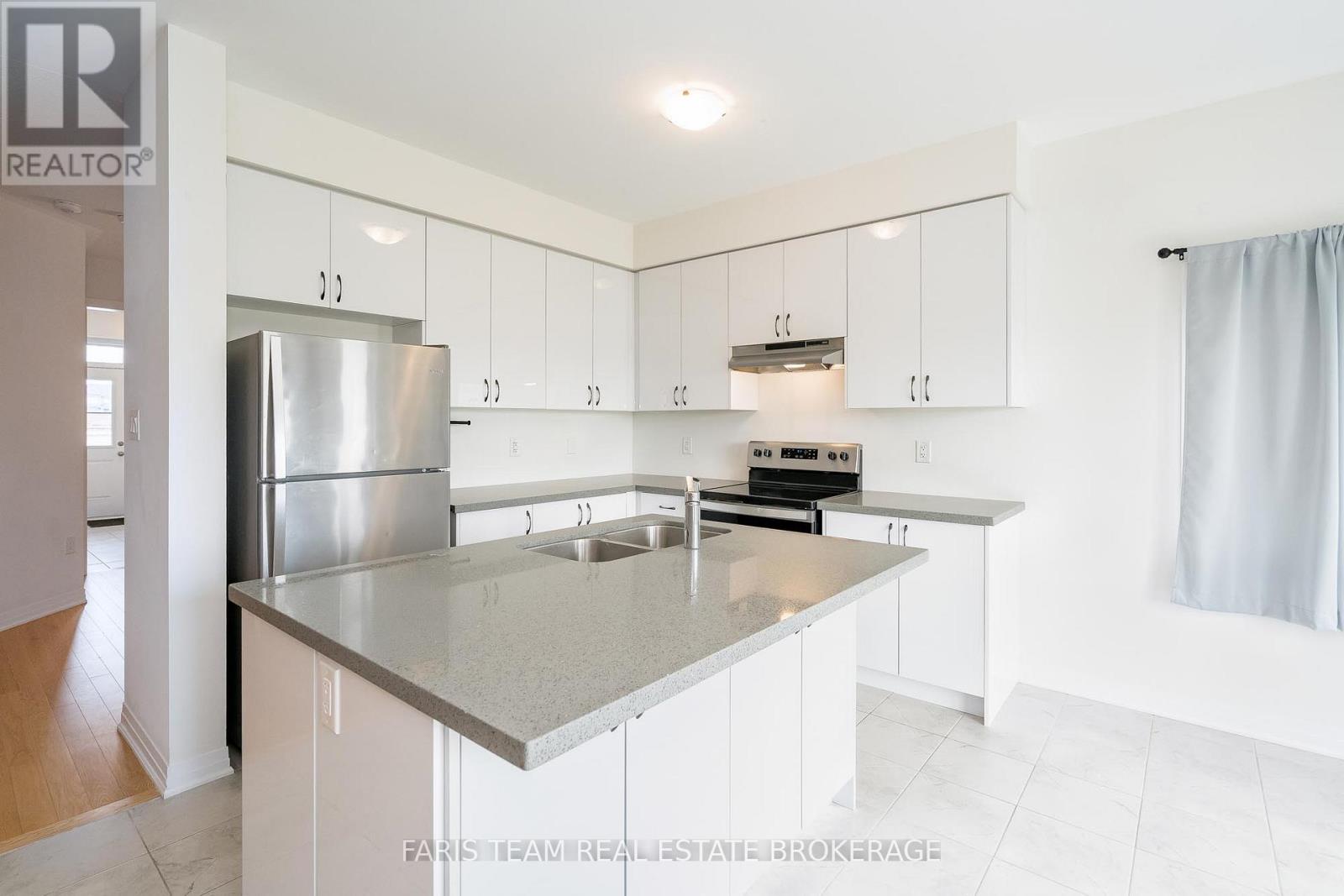 1359 Broderick Street, Innisfil, Ontario  L9S 0P5 - Photo 4 - N12422966