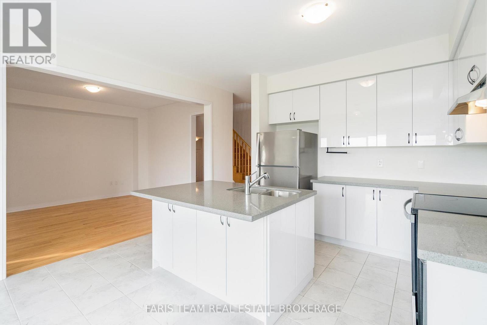1359 Broderick Street, Innisfil, Ontario  L9S 0P5 - Photo 6 - N12422966