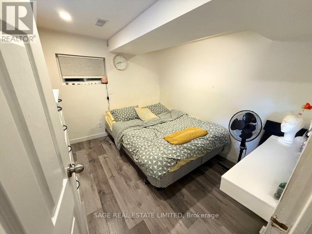 Lower - 130 Eileen Avenue, Toronto, Ontario  M6N 1W1 - Photo 15 - W12422976