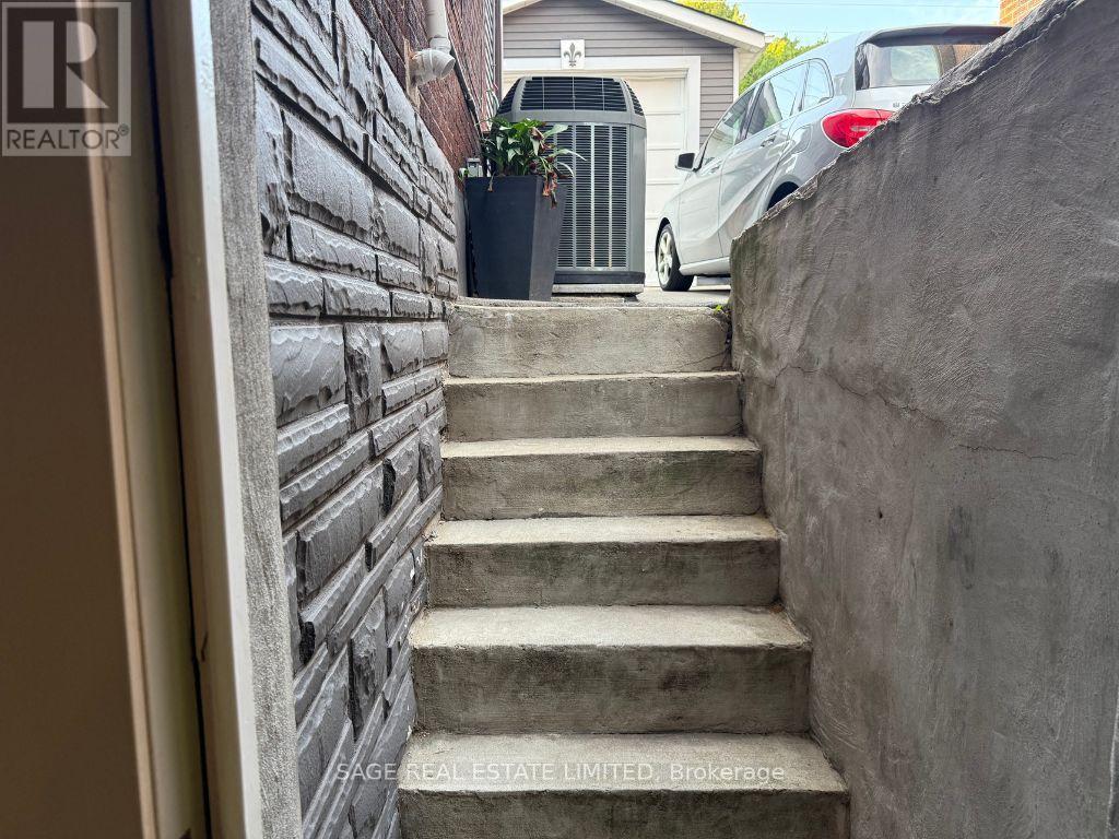 Lower - 130 Eileen Avenue, Toronto, Ontario  M6N 1W1 - Photo 17 - W12422976