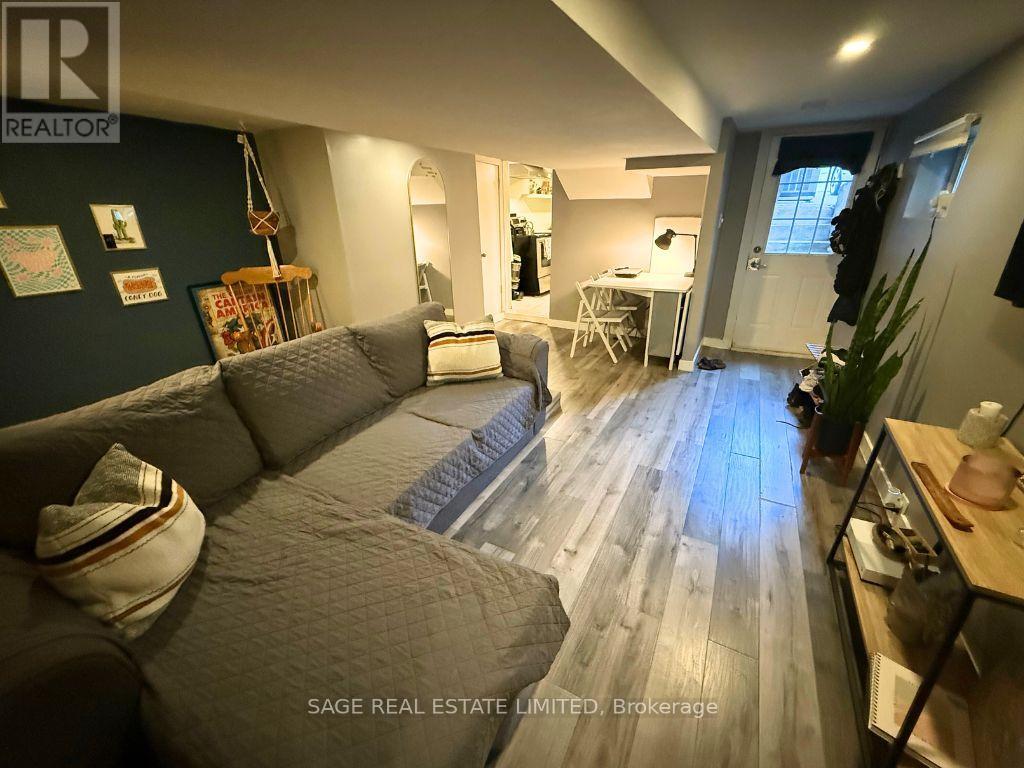 Lower - 130 Eileen Avenue, Toronto, Ontario  M6N 1W1 - Photo 8 - W12422976