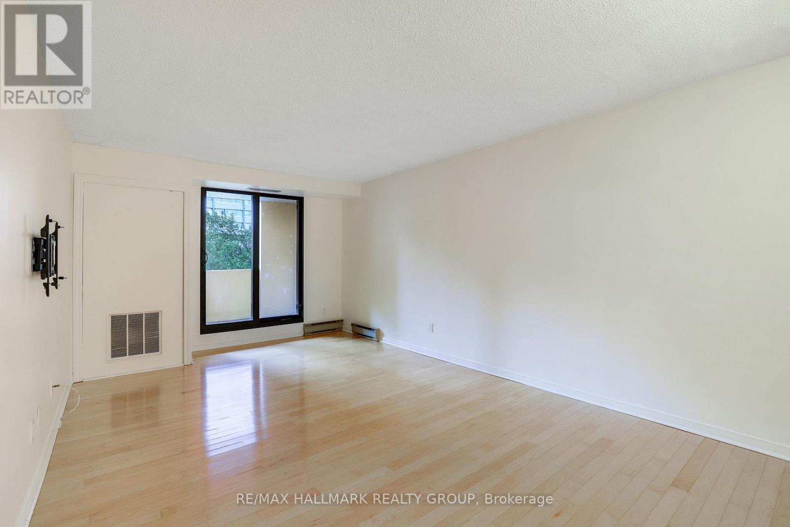 704 - 200 Bay Street, Ottawa, Ontario  K1R 7W8 - Photo 14 - X12423007